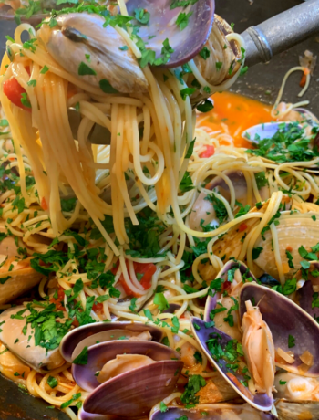 Sensational Spaghetti Vongole with Tomato